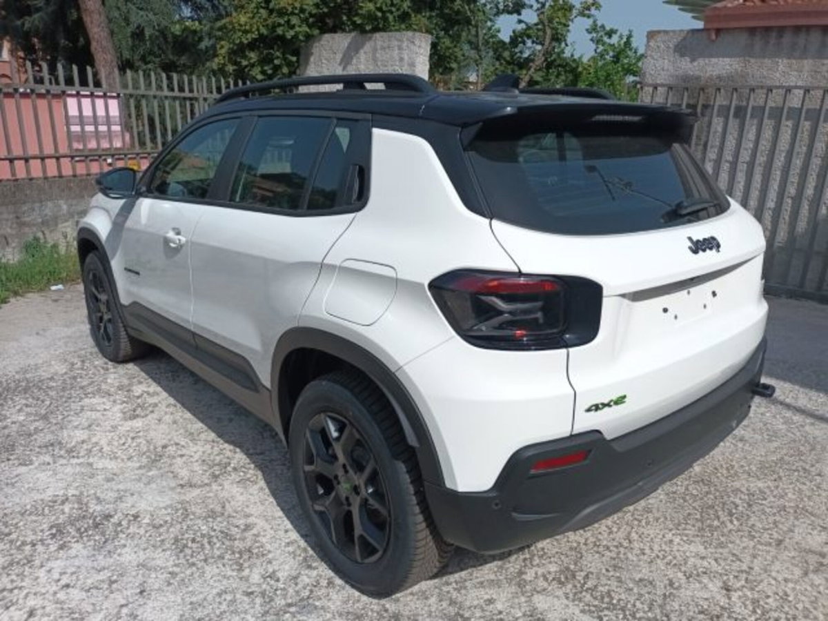 Jeep Avenger 1.2 turbo e-hybrid mhev Upland 4xe 145cv edct6 (3)