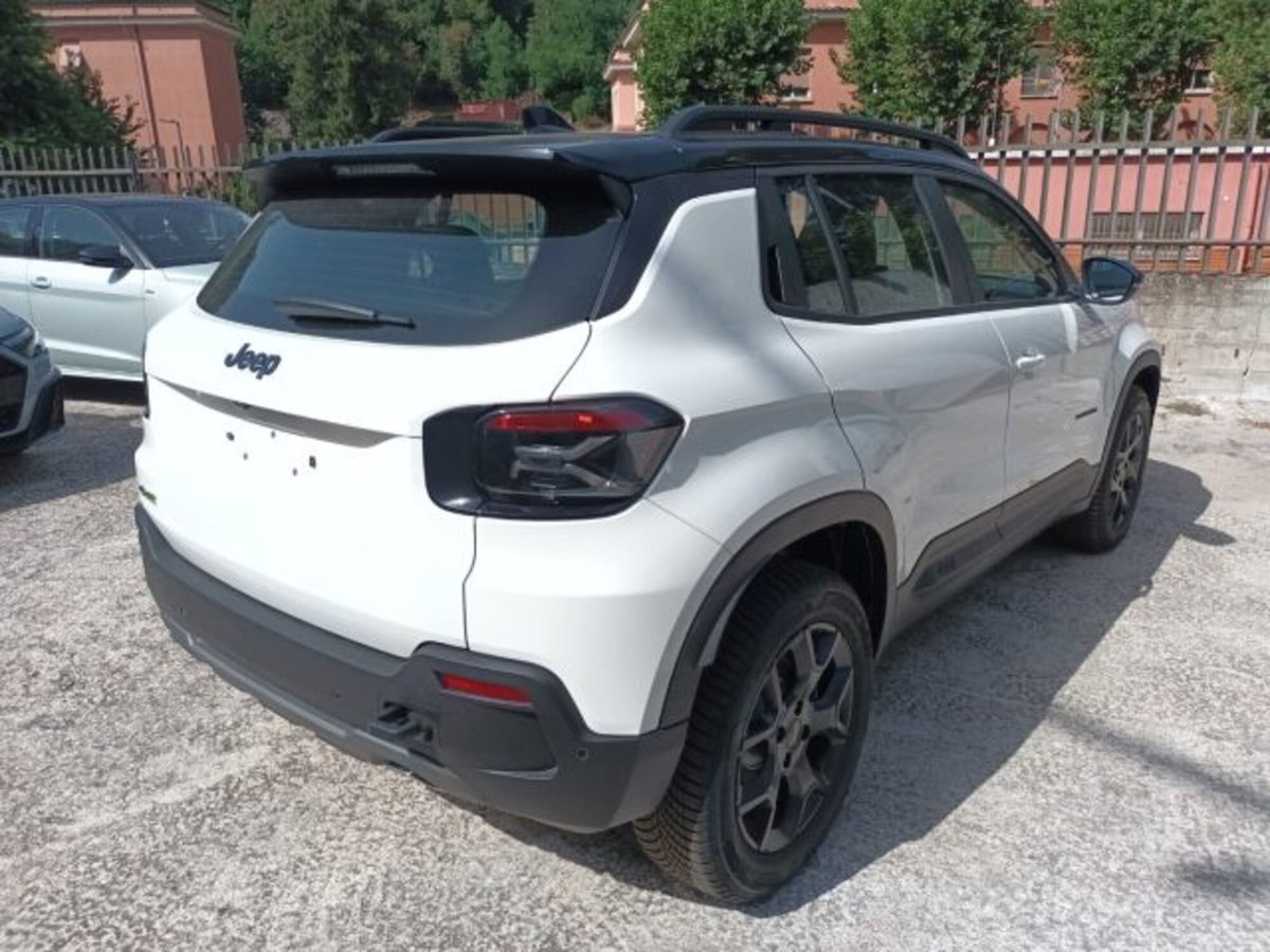 Jeep Avenger 1.2 turbo e-hybrid mhev Upland 4xe 145cv edct6 (4)