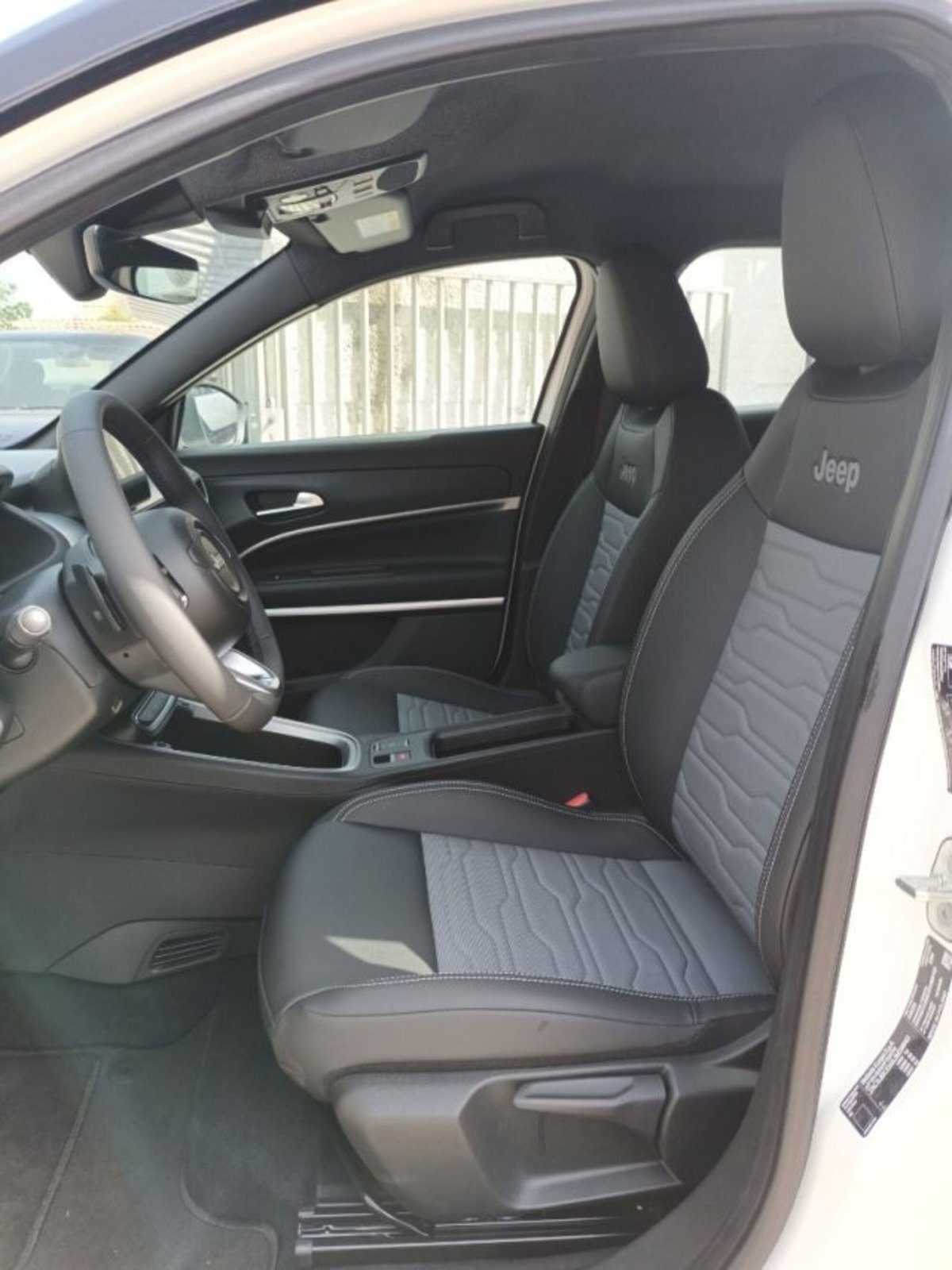 Jeep Avenger 1.2 turbo e-hybrid mhev Upland 4xe 145cv edct6 (5)