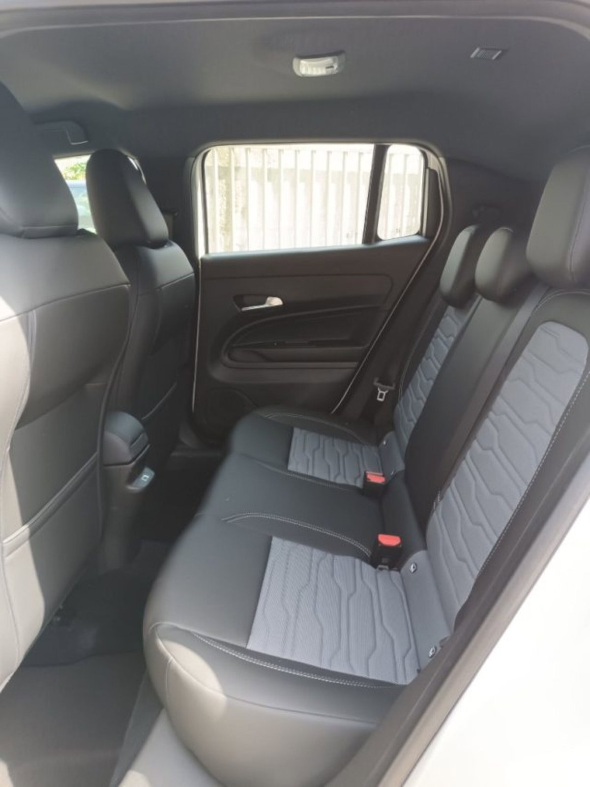 Jeep Avenger 1.2 turbo e-hybrid mhev Upland 4xe 145cv edct6 (6)