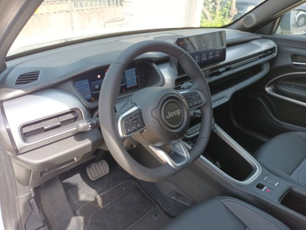 Jeep Avenger 1.2 turbo e-hybrid mhev Upland 4xe 145cv edct6 (8)