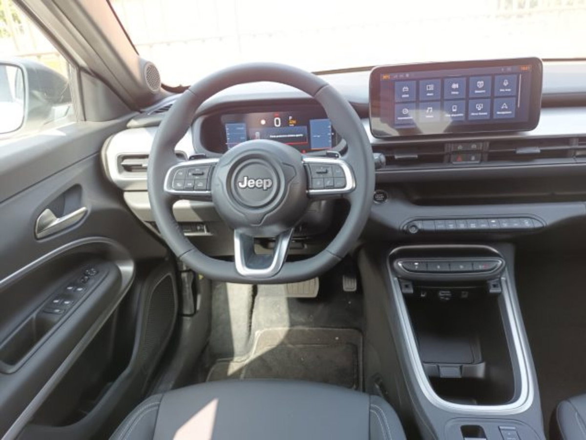 Jeep Avenger 1.2 turbo e-hybrid mhev Upland 4xe 145cv edct6 (9)