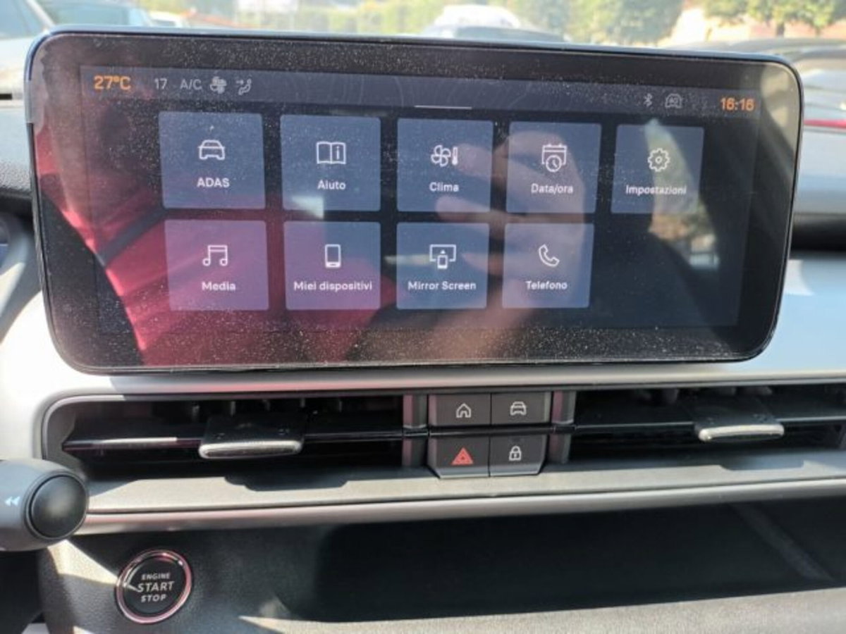 Jeep Avenger 1.2 turbo e-hybrid mhev Upland 4xe 145cv edct6 (10)