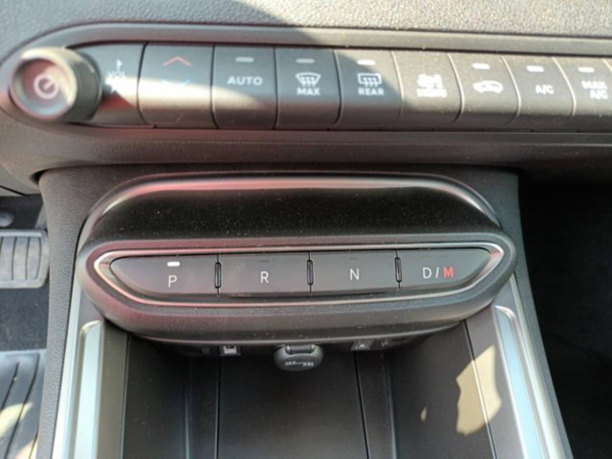 Jeep Avenger 1.2 turbo e-hybrid mhev Upland 4xe 145cv edct6 (12)