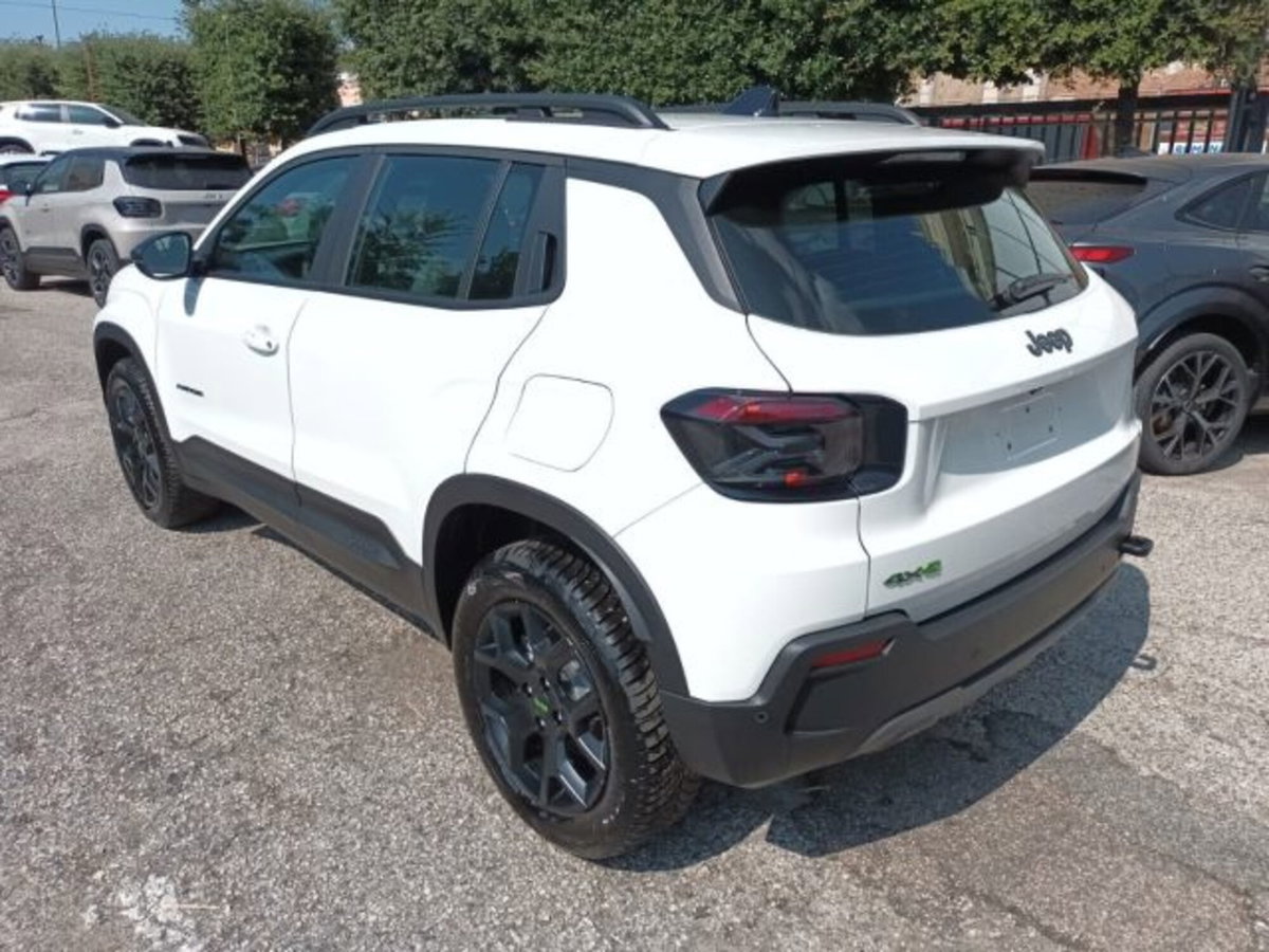 Jeep Avenger 1.2 turbo e-hybrid mhev Upland 4xe 145cv edct6 (3)