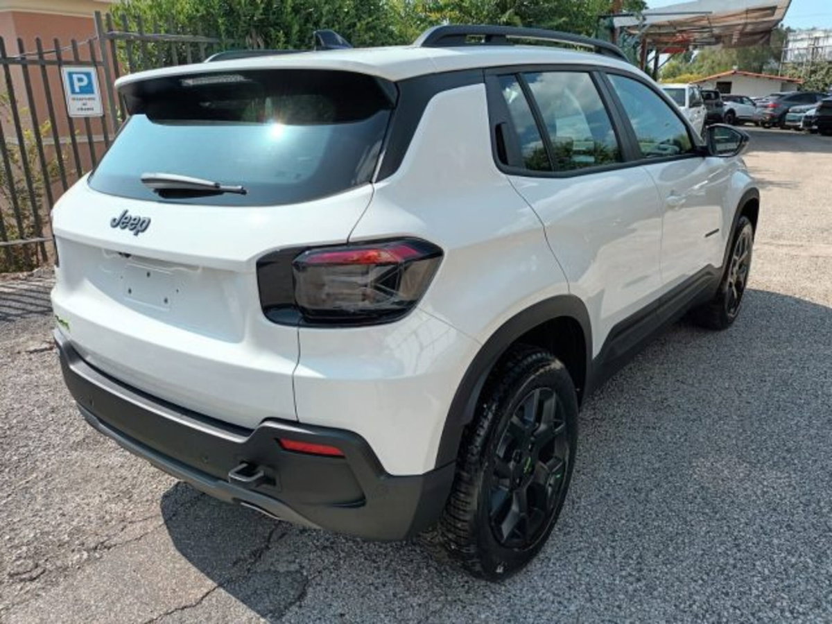 Jeep Avenger 1.2 turbo e-hybrid mhev Upland 4xe 145cv edct6 (4)