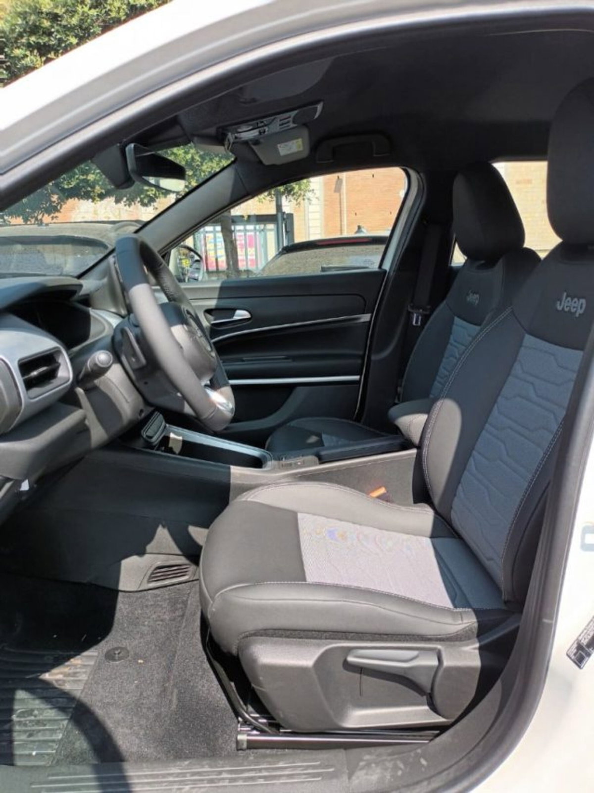 Jeep Avenger 1.2 turbo e-hybrid mhev Upland 4xe 145cv edct6 (5)