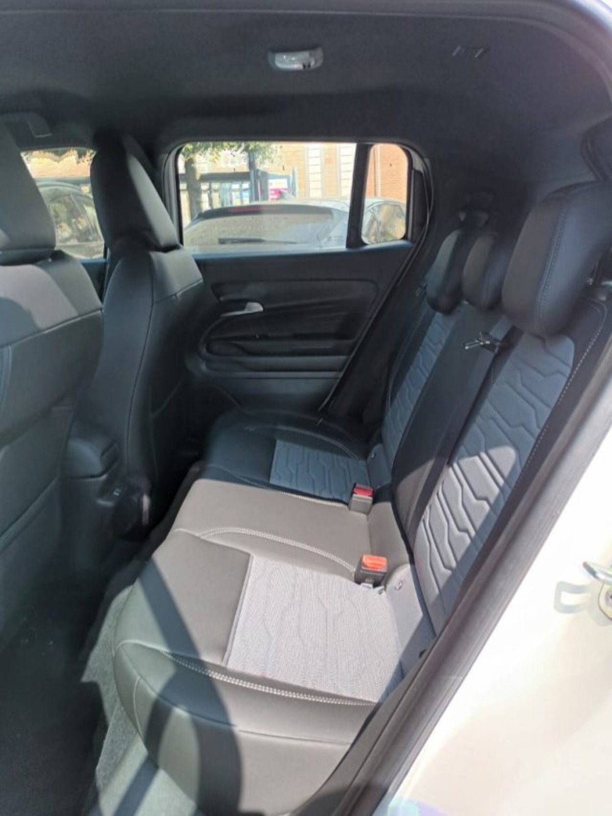 Jeep Avenger 1.2 turbo e-hybrid mhev Upland 4xe 145cv edct6 (6)