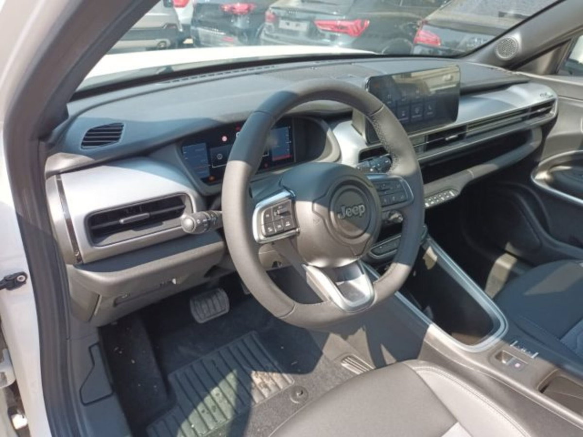 Jeep Avenger 1.2 turbo e-hybrid mhev Upland 4xe 145cv edct6 (7)