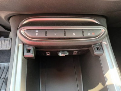 Jeep Avenger 1.2 turbo e-hybrid mhev Upland 4xe 145cv edct6 (11)
