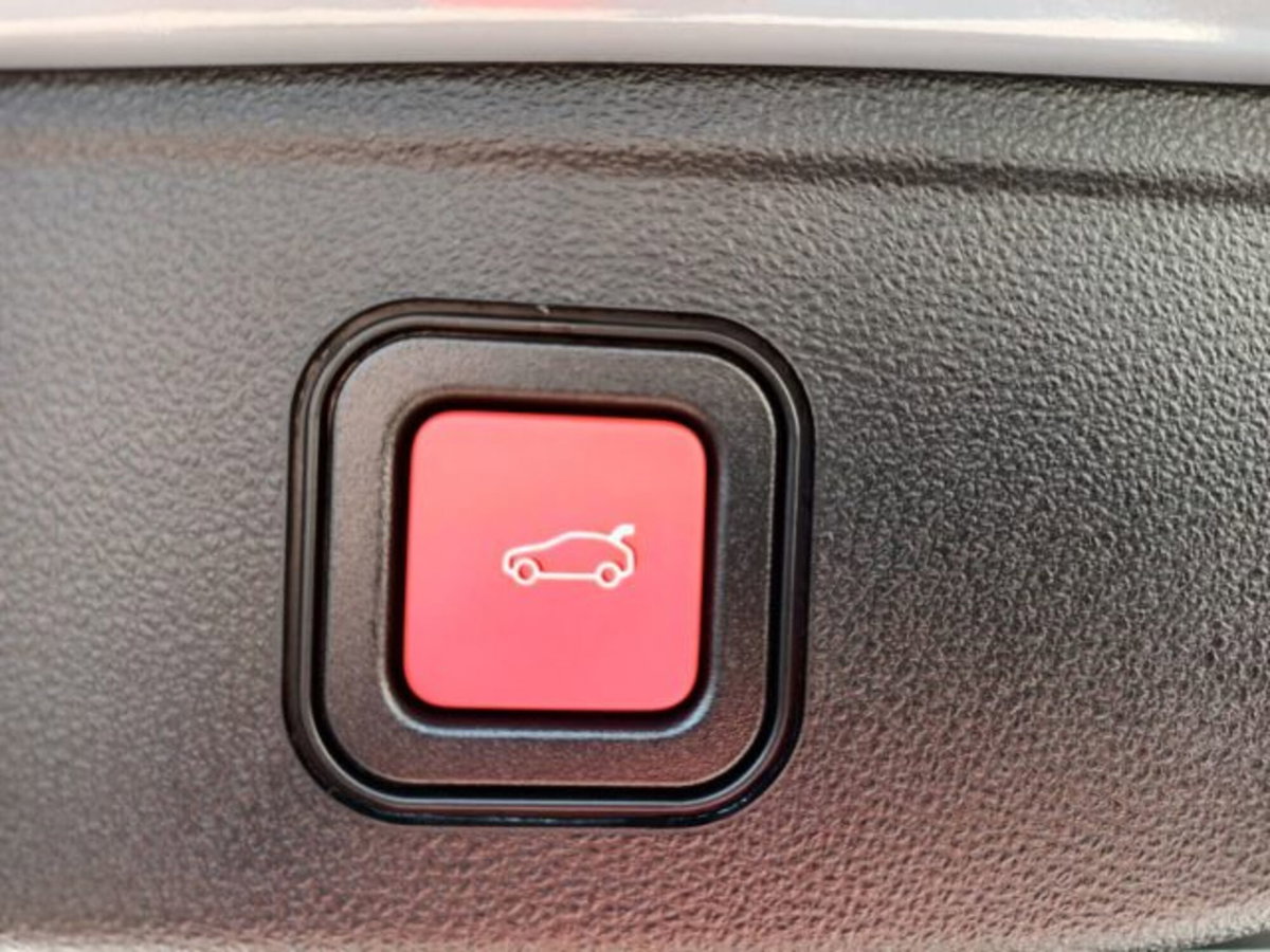 Jeep Avenger 1.2 turbo e-hybrid mhev Upland 4xe 145cv edct6 (14)