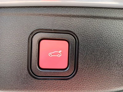 Jeep Avenger 1.2 turbo e-hybrid mhev Upland 4xe 145cv edct6 (14)