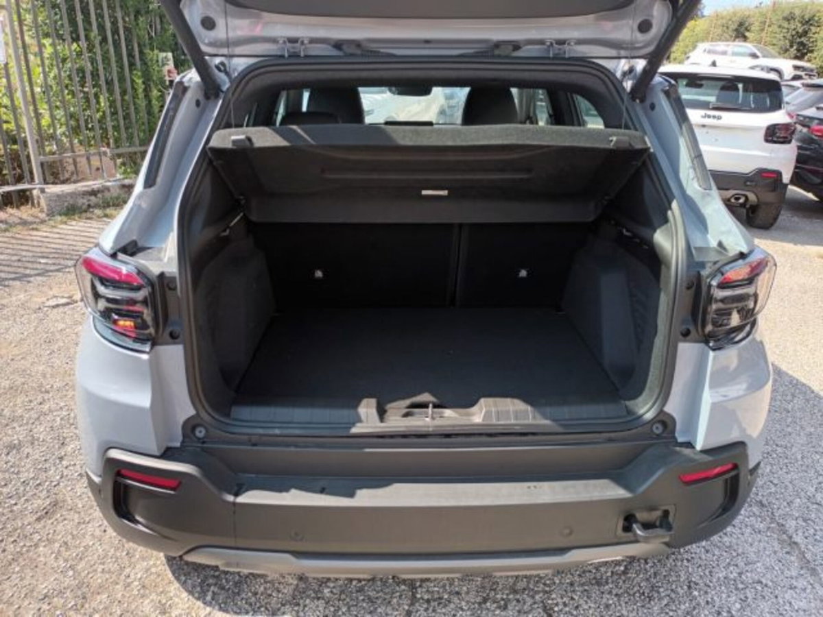 Jeep Avenger 1.2 turbo e-hybrid mhev Upland 4xe 145cv edct6 (15)
