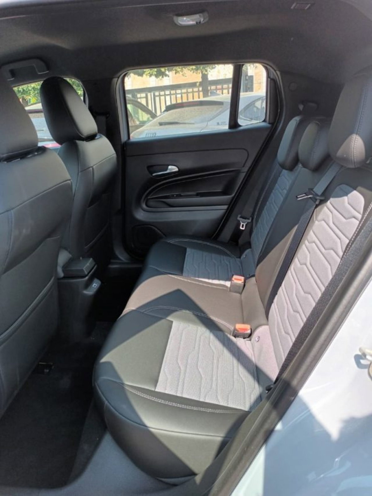 Jeep Avenger 1.2 turbo e-hybrid mhev Upland 4xe 145cv edct6 (6)