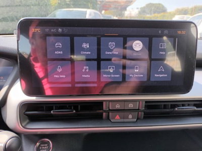 Jeep Avenger 1.2 turbo e-hybrid mhev Upland 4xe 145cv edct6 (9)