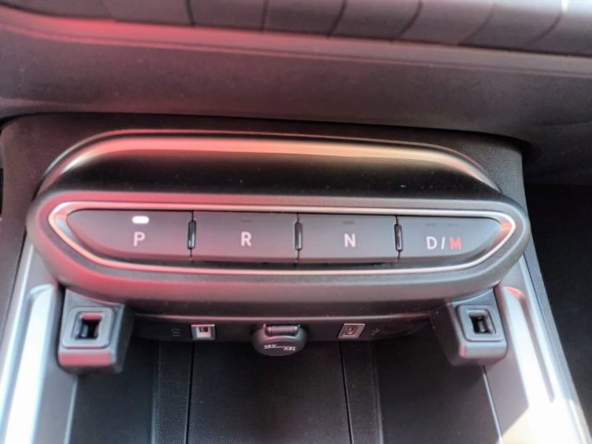 Jeep Avenger 1.2 turbo e-hybrid mhev Upland 4xe 145cv edct6 (11)