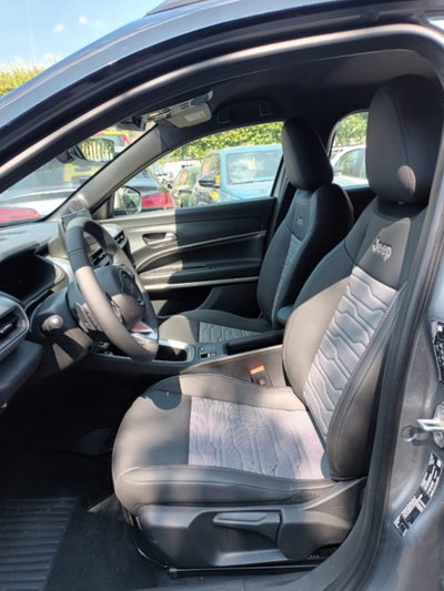 Jeep Avenger 1.2 turbo e-hybrid mhev Upland 4xe 145cv edct6 (4)