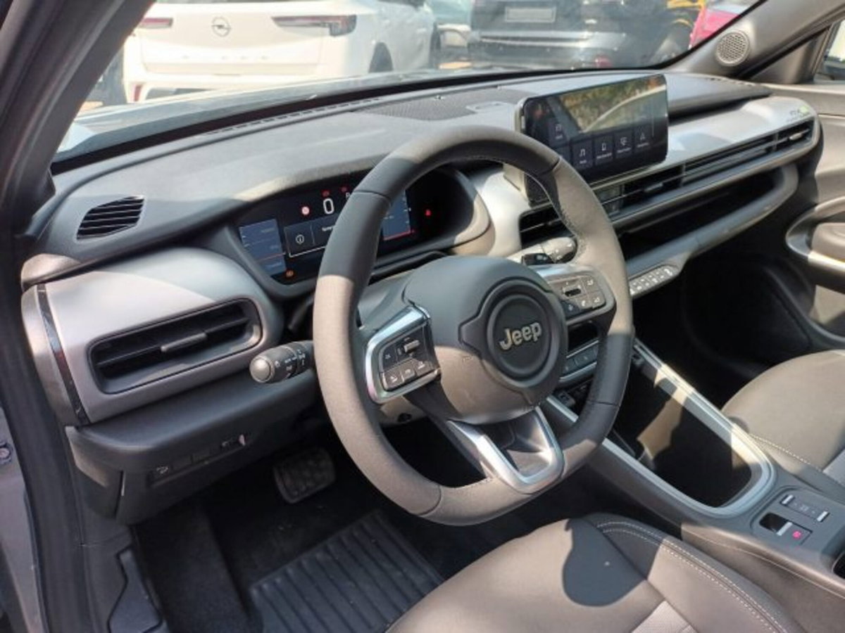Jeep Avenger 1.2 turbo e-hybrid mhev Upland 4xe 145cv edct6 (6)