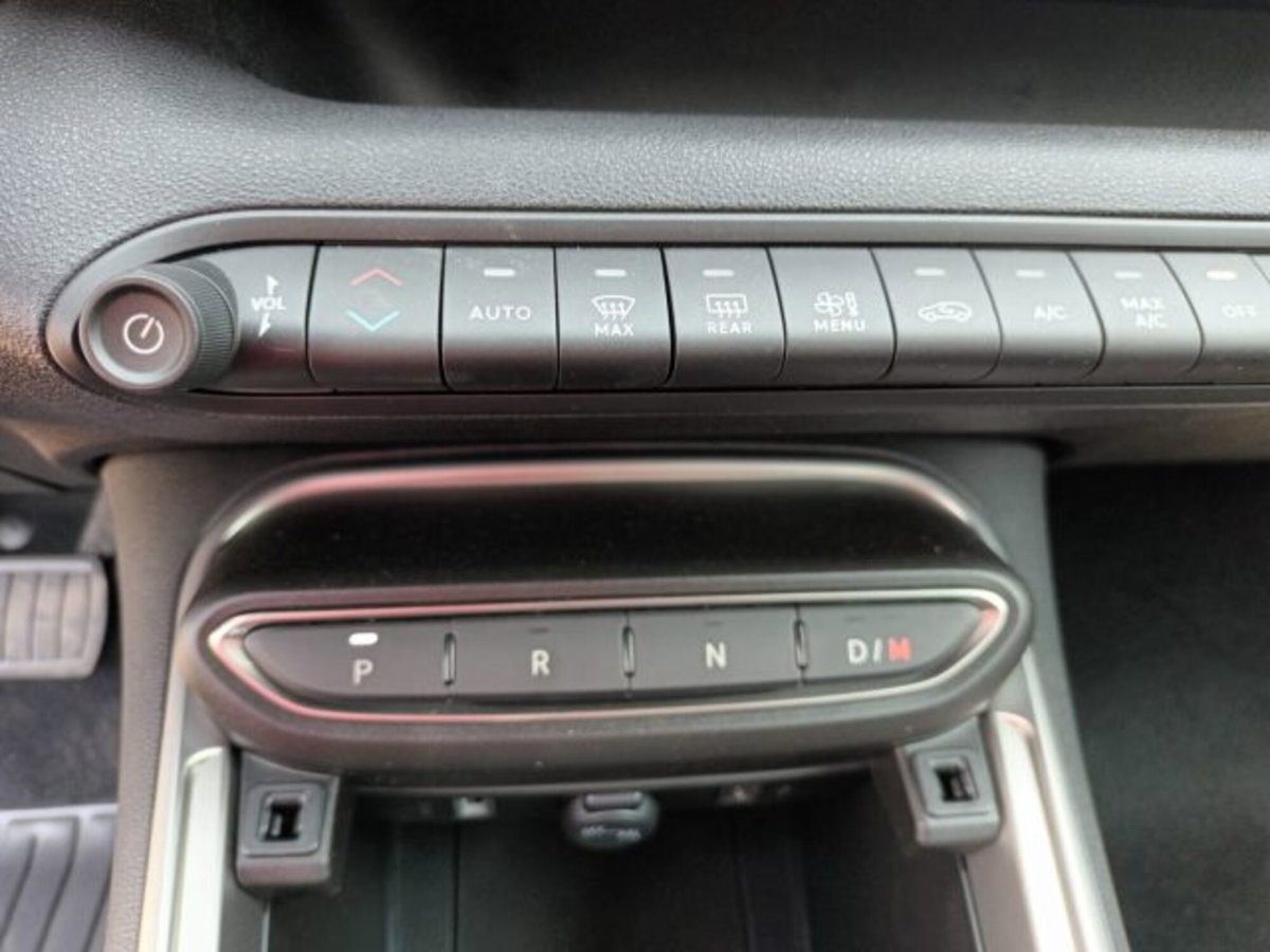 Jeep Avenger 1.2 turbo e-hybrid mhev Upland 4xe 145cv edct6 (12)