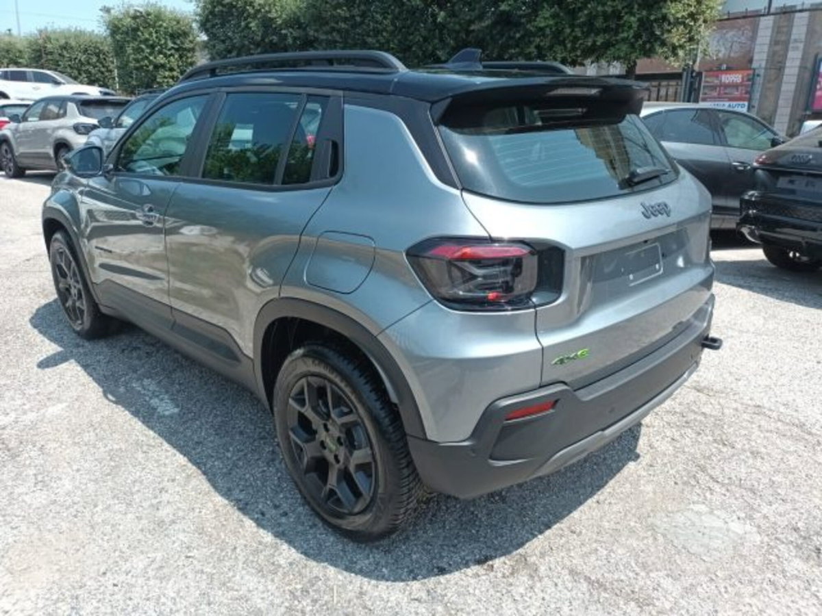 Jeep Avenger 1.2 turbo e-hybrid mhev Upland 4xe 145cv edct6 (3)