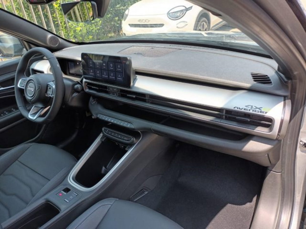 Jeep Avenger 1.2 turbo e-hybrid mhev Upland 4xe 145cv edct6 (9)