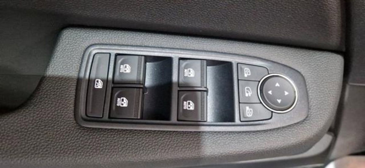 Renault Clio 1.0 tce Evolution Gpl 100cv (13)