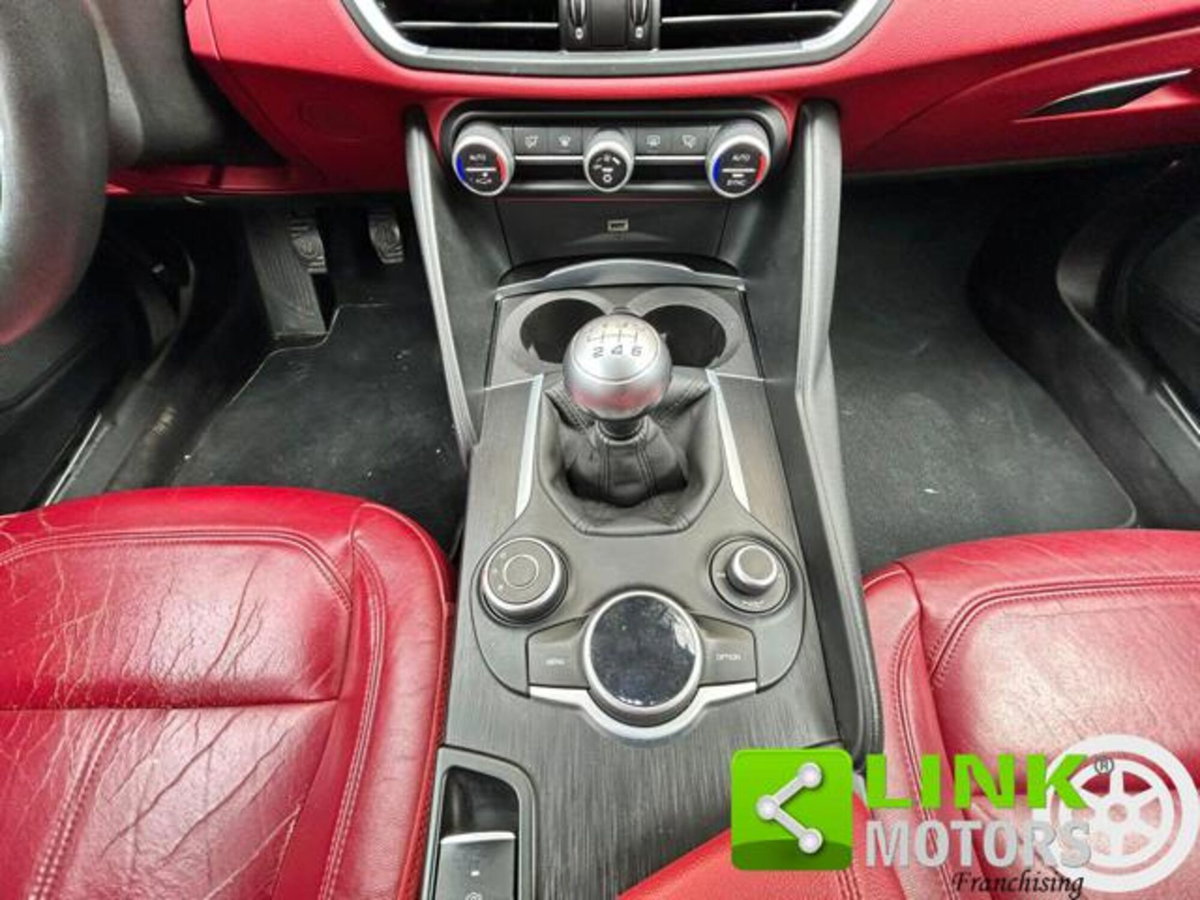Alfa Romeo Giulia 2.2 Turbodiesel 180 CV AT8 Super (12)
