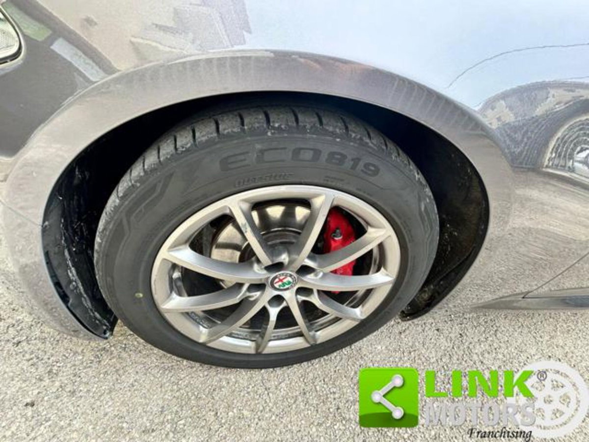 Alfa Romeo Giulia 2.2 Turbodiesel 180 CV AT8 Super (18)