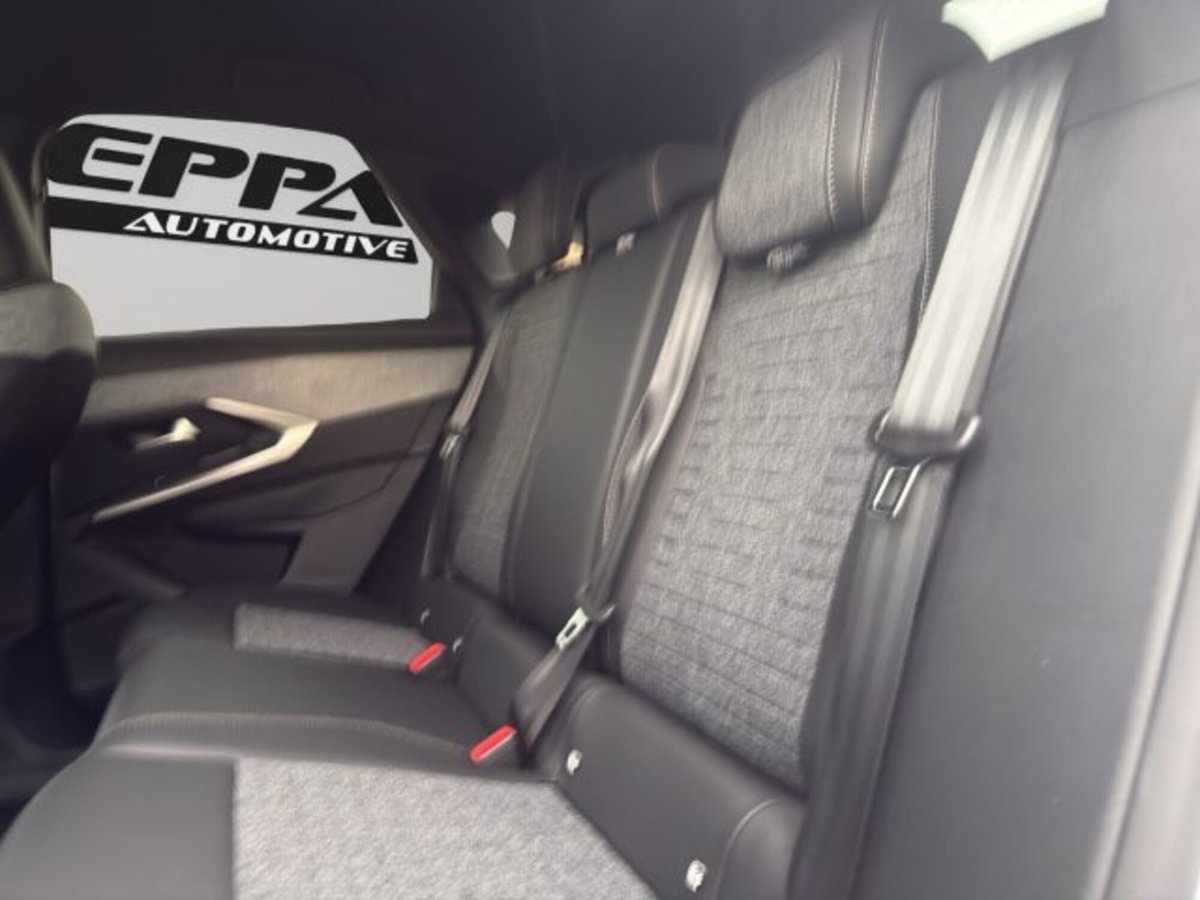 Peugeot 3008 1.2 hybrid GT Exclusive 145cv e-dcs6 (13)