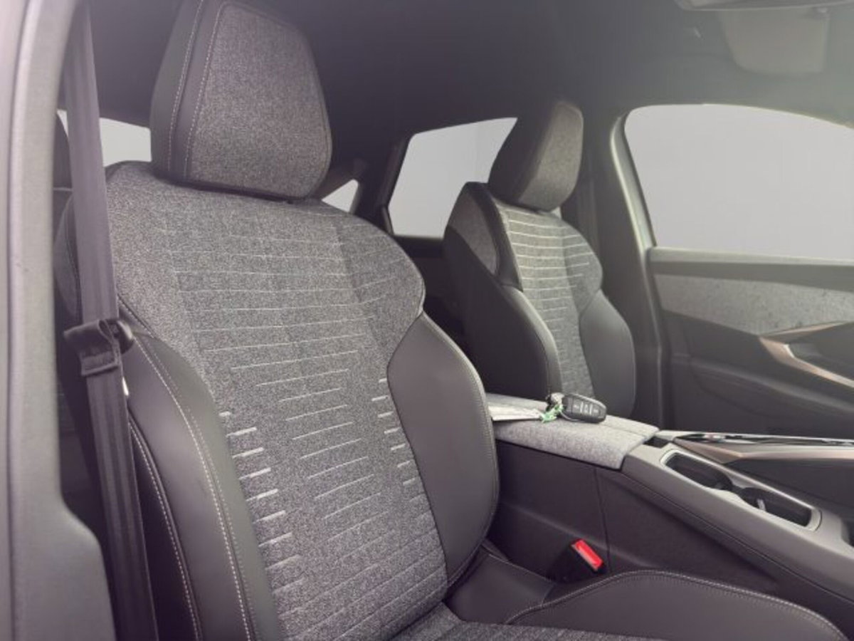 Peugeot 3008 1.2 hybrid GT Exclusive 145cv e-dcs6 (18)