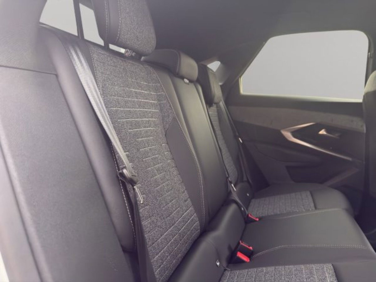 Peugeot 3008 1.2 hybrid GT Exclusive 145cv e-dcs6 (19)
