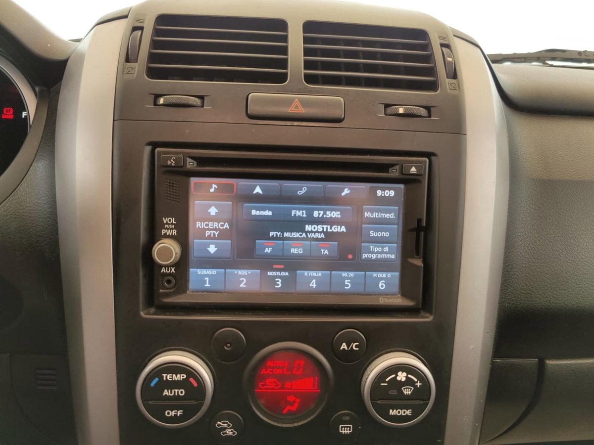 Suzuki Grand Vitara 1.9 DDiS 5 porte Evolution (18)