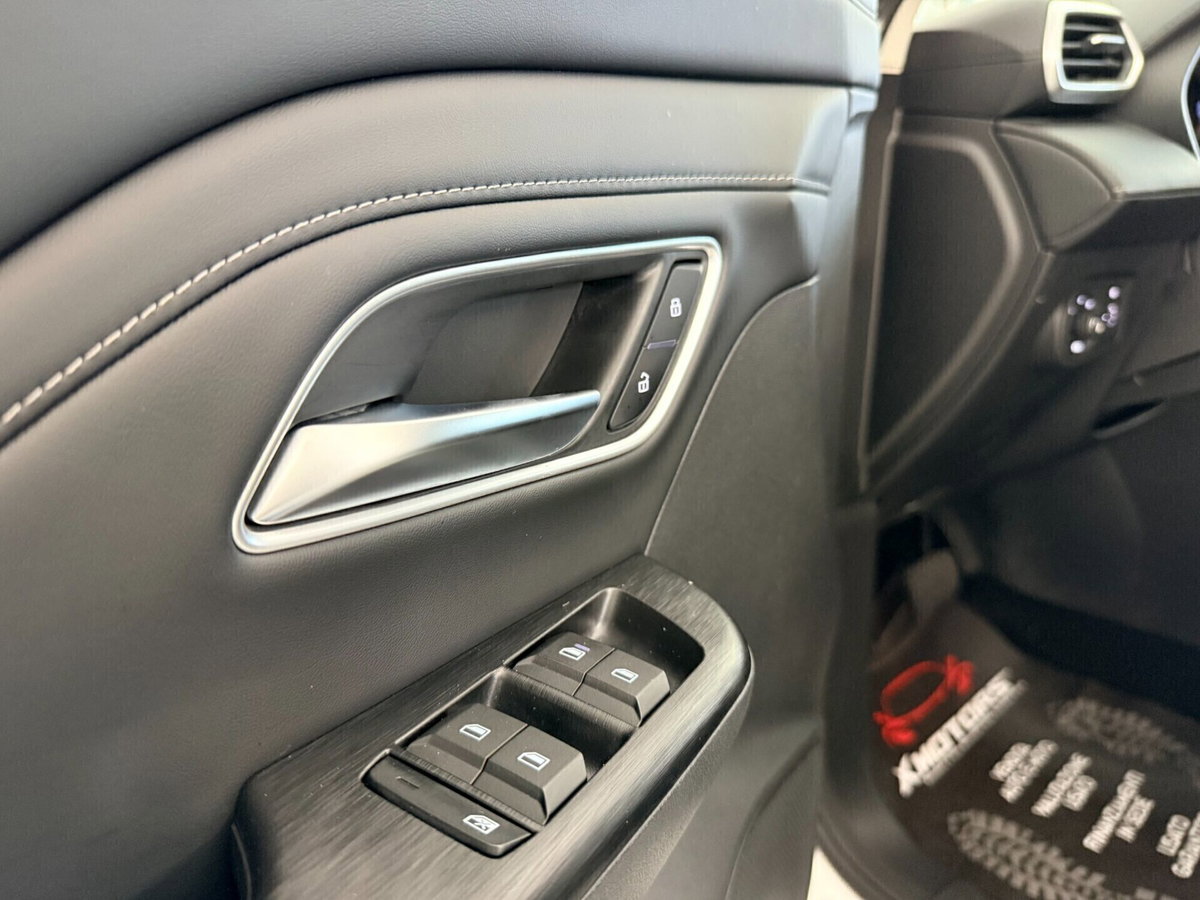 Mg ZS ZS 1.5 Luxury (18)