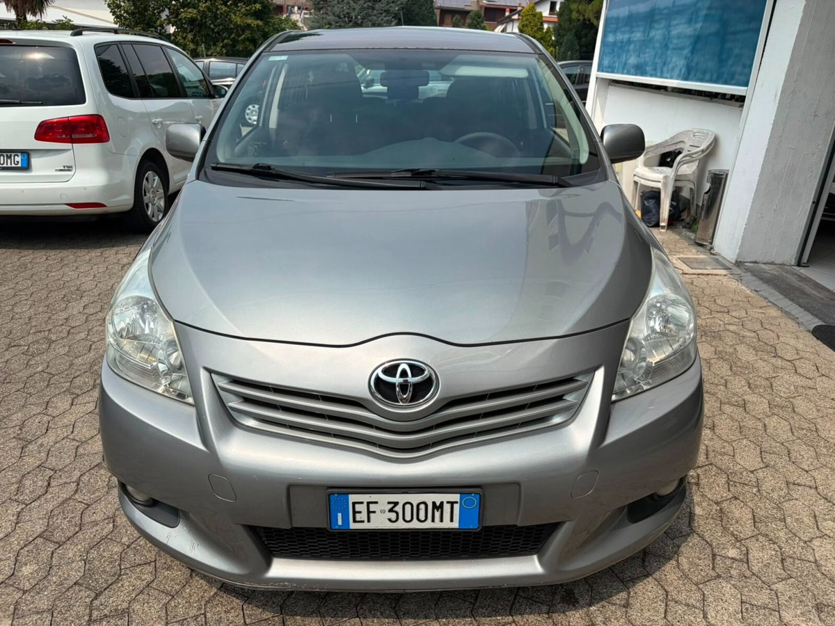 Toyota Verso 1.6 Sol 7 posti (2)