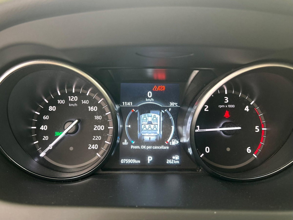 Land Rover Discovery Sport 2.0 TD4 150 CV HSE (19)