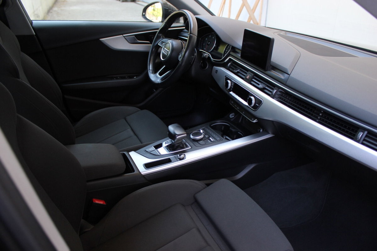 Audi A4 2.0 TDI 150 CV ultra S tronic Business Sport (10)