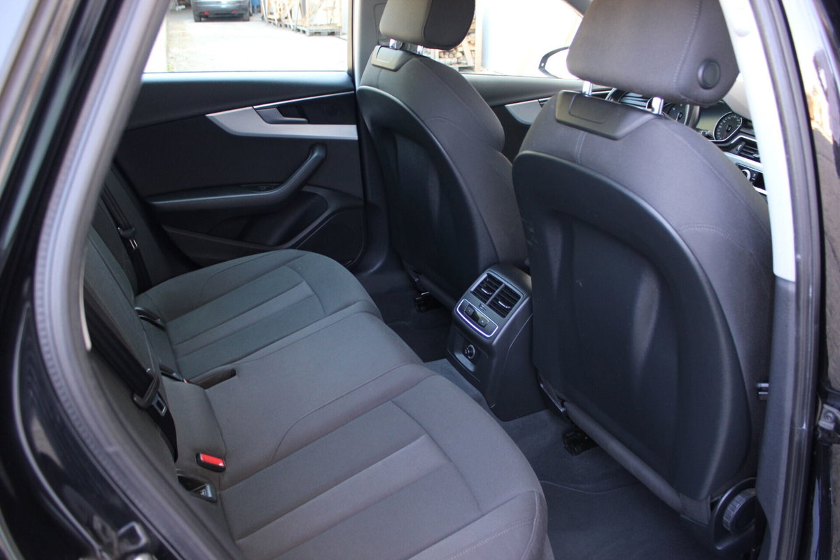 Audi A4 2.0 TDI 150 CV ultra S tronic Business Sport (13)