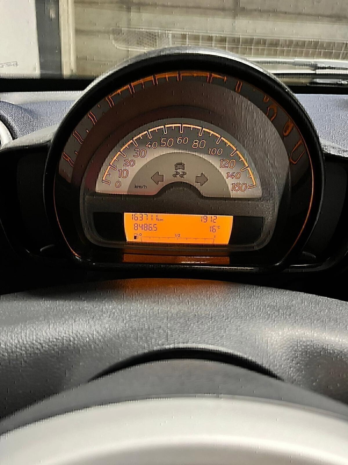 smart Fortwo 1000 52 kW MHD coupé passion (12)