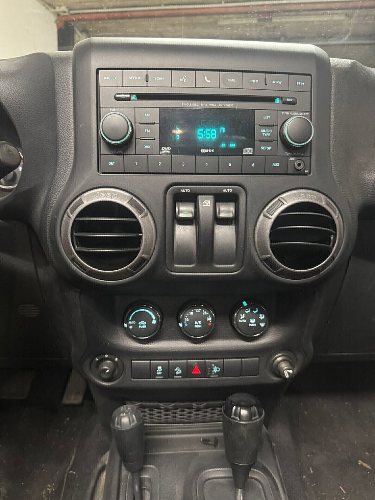 Jeep Wrangler 2.8 CRD DPF Cabrio (16)