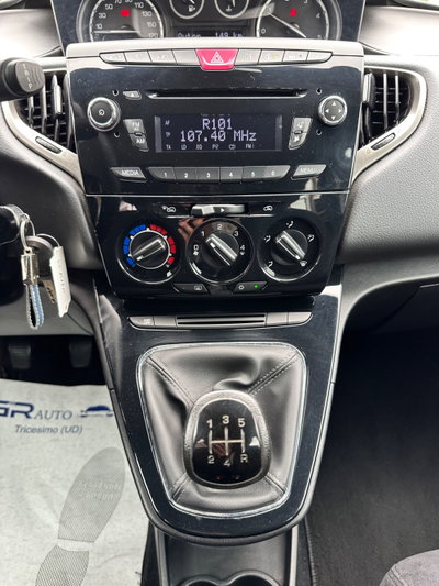Lancia Ypsilon 1.3 MJT 16V 95 CV 5 porte S&S Platinum (14)