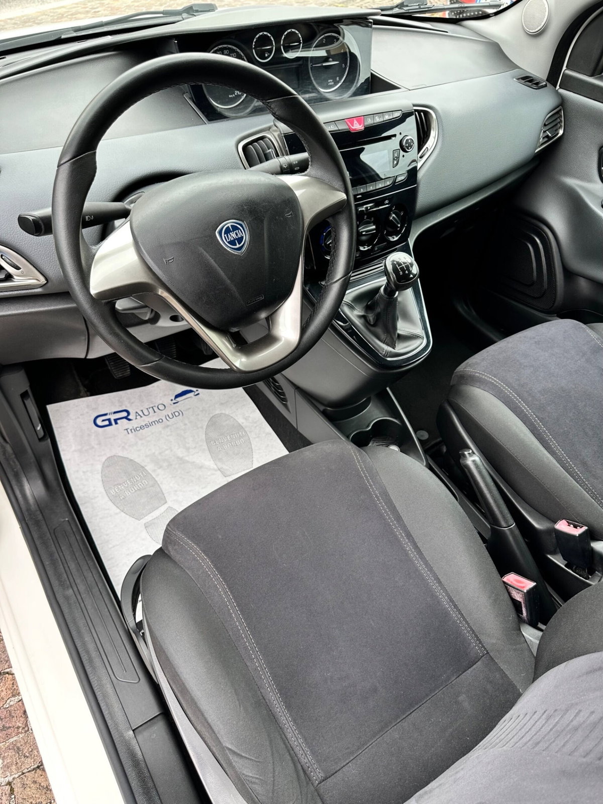 Lancia Ypsilon 1.3 MJT 16V 95 CV 5 porte S&S Platinum (7)