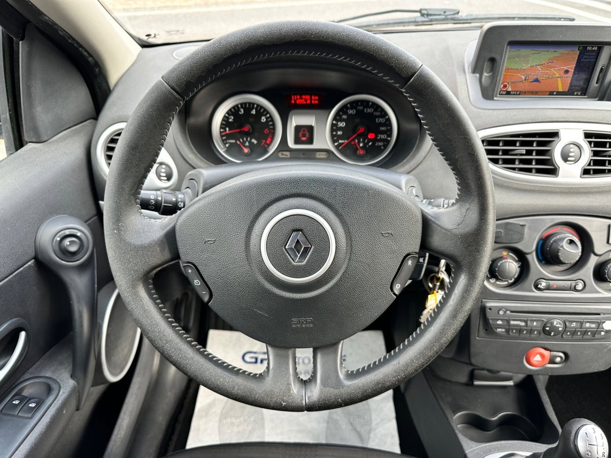 Renault Clio 1.2 16V 5 porte Dynamique (14)