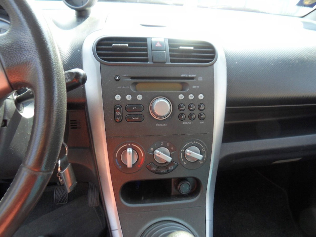 Suzuki Splash 1.0 GLS (14)