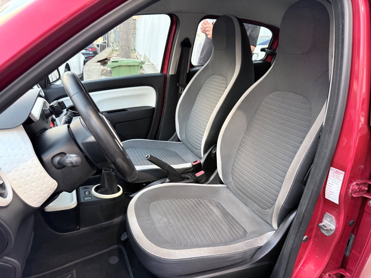 Renault Twingo TCe 90 CV EDC Sport (10)