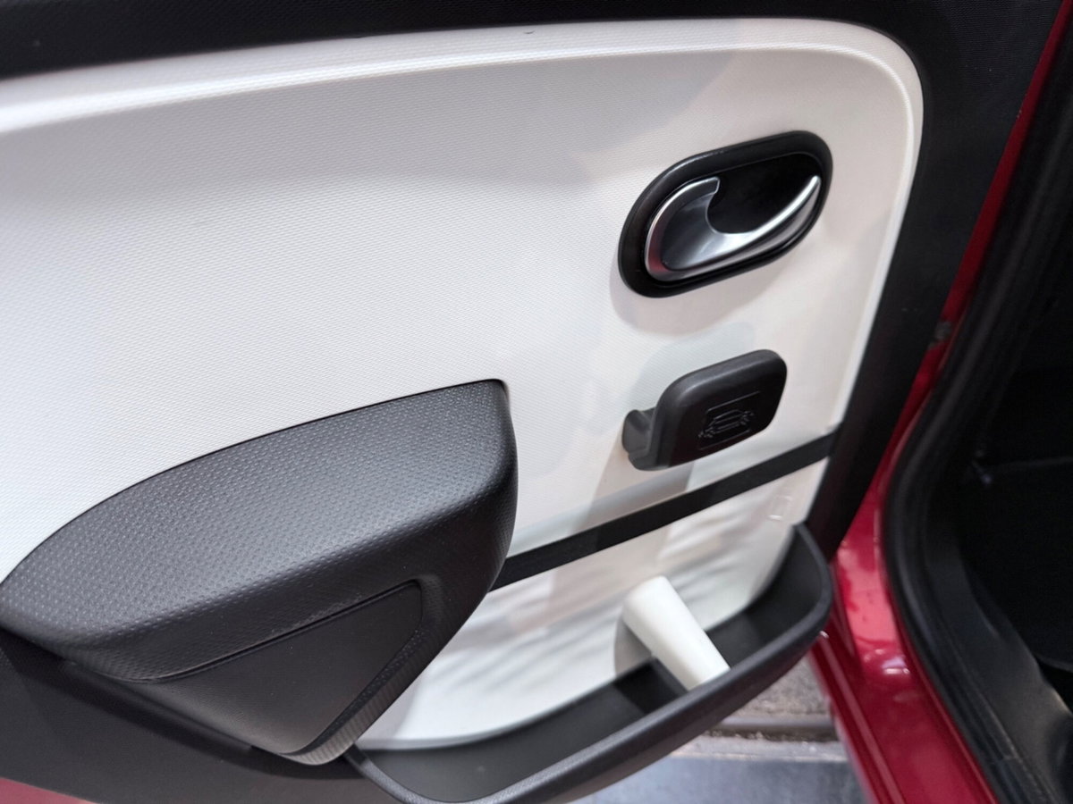 Renault Twingo TCe 90 CV EDC Sport (12)