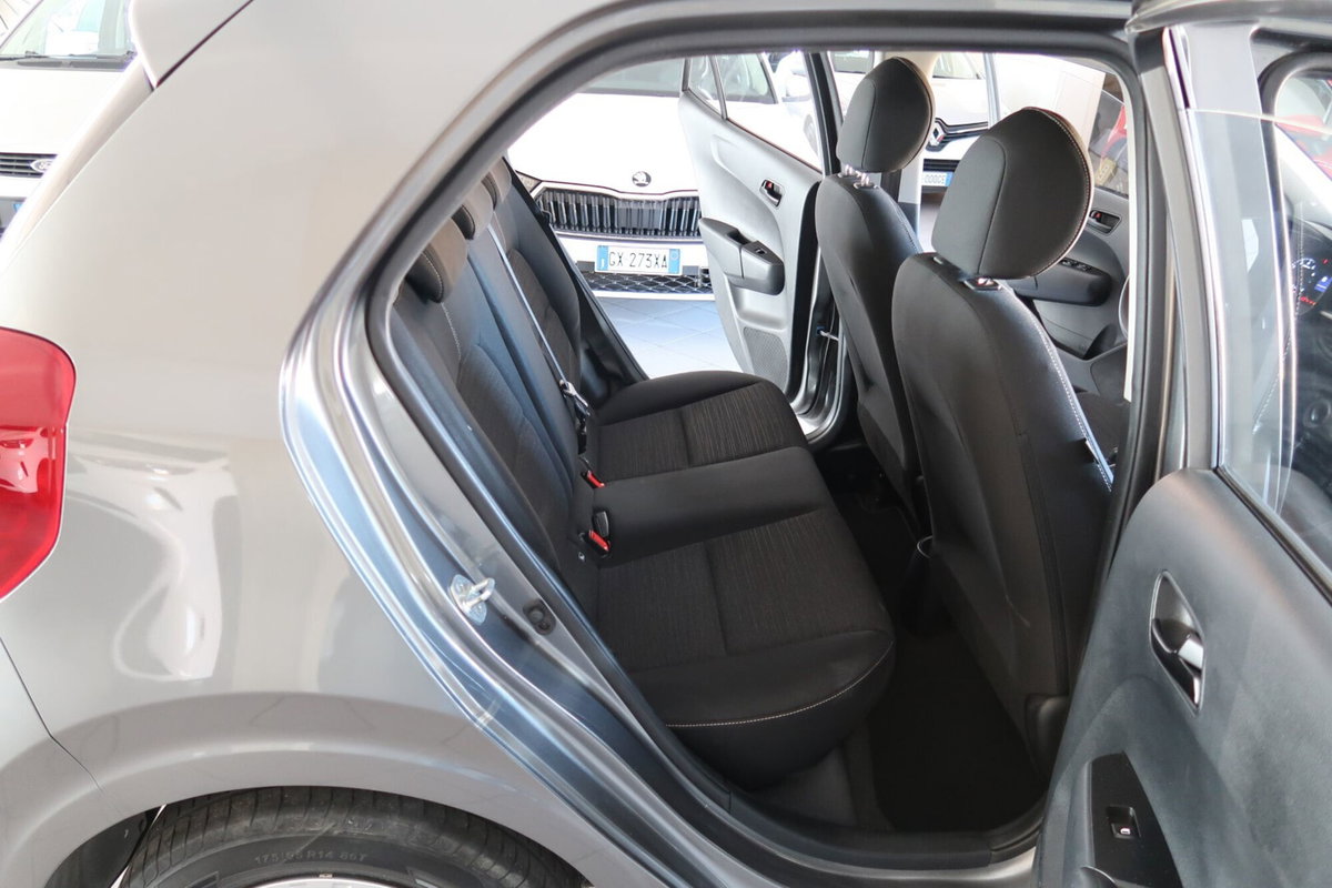 Kia Picanto 1.0 12V 5 porte AMT Urban (12)
