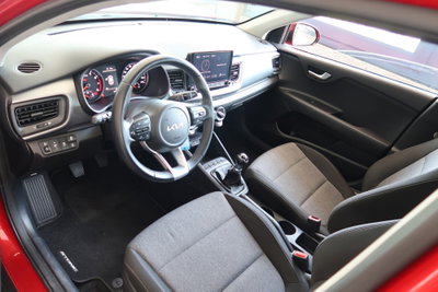 Kia Stonic 1.2 DPI Style (8)