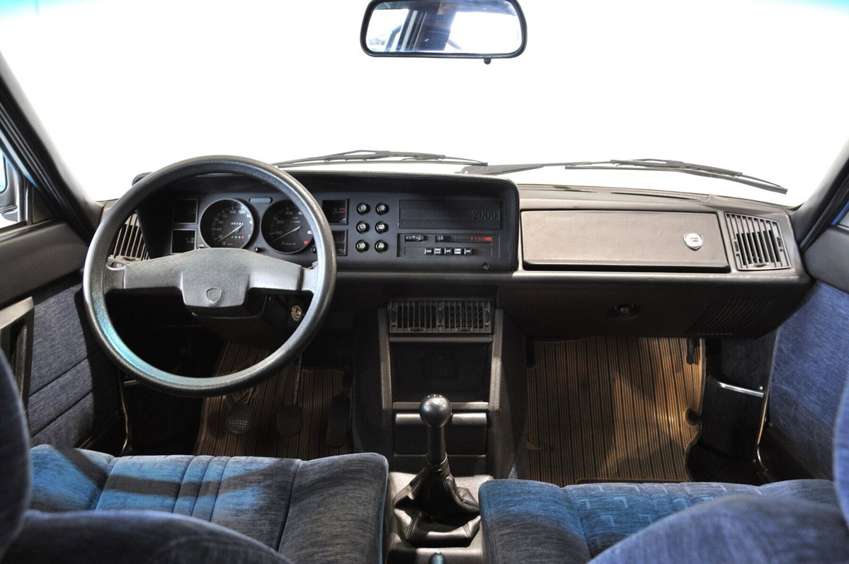 Lancia Gamma 2.0 (10)