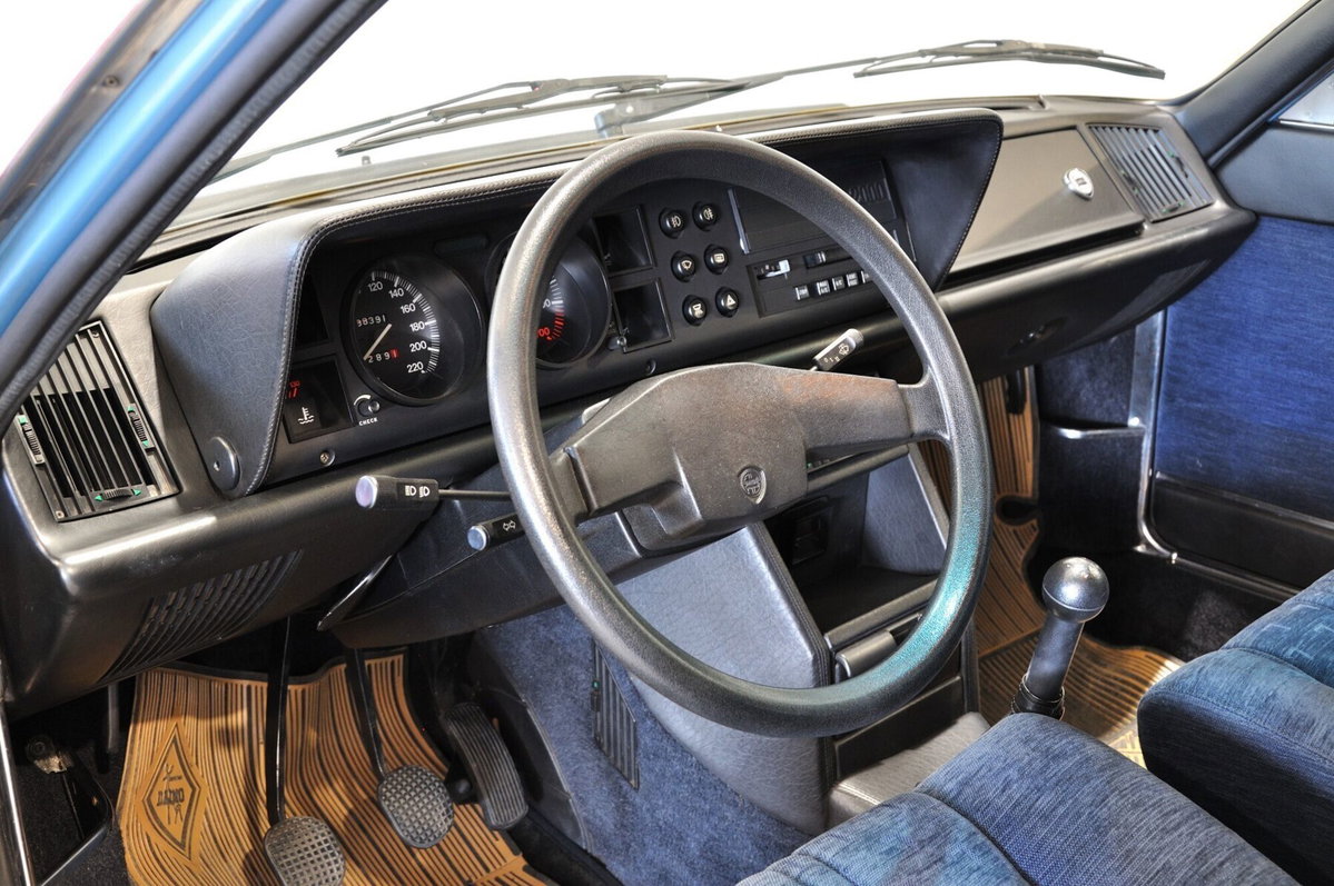 Lancia Gamma 2.0 (9)