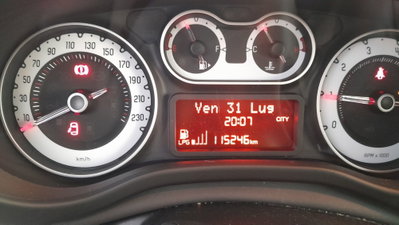 Fiat 500L 1.4 T-Jet 120 CV GPL Lounge (9)